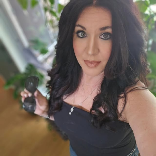 authorarianastclaire