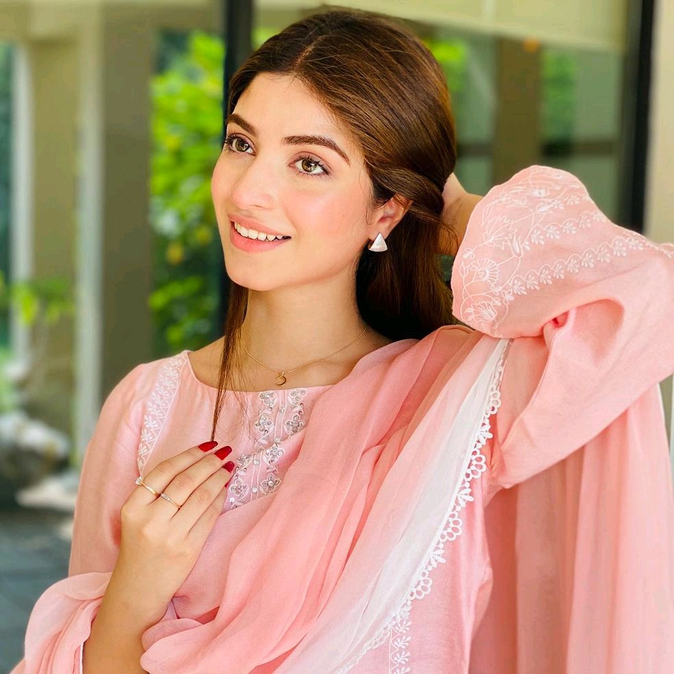 kinza_hashmi_officiall